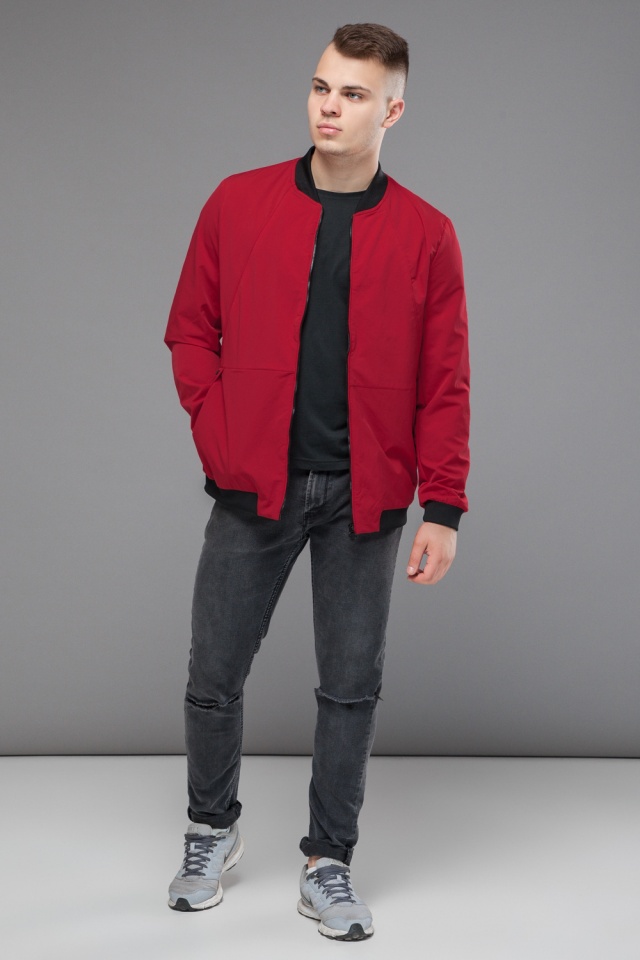 Бомбер молодіжний осінньо-весняний червоного кольору для чоловіків модель 43755 Braggart "Youth" фото 2