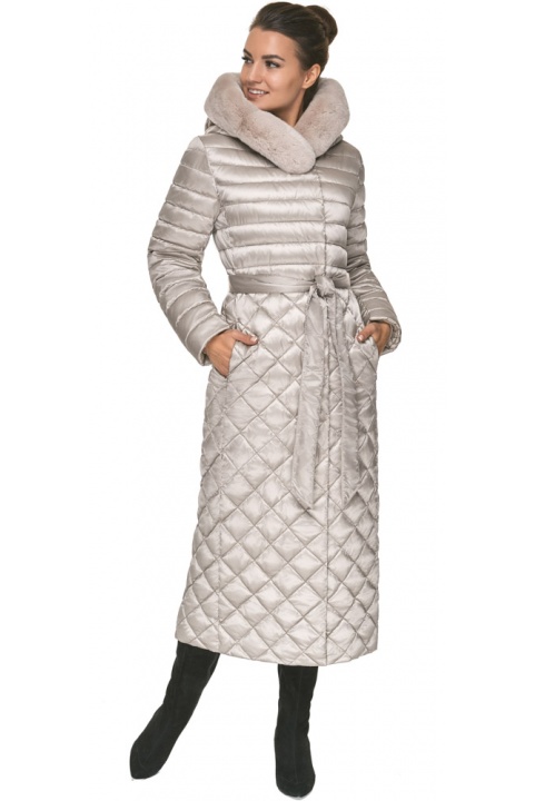 Куртка женская длинная зимняя цвет перламутровый светло-серый модель 31012 Braggart "Angel's Fluff" фото 1