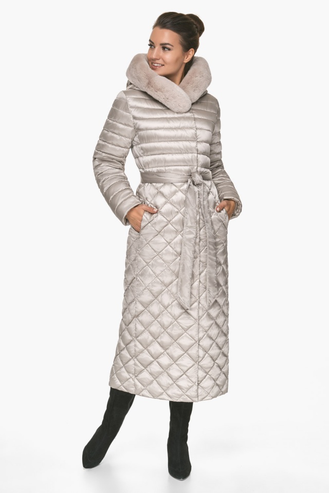 Куртка жіноча довга зимова колір перламутровий світло-сірий модель 31012 Braggart "Angel's Fluff" фото 2