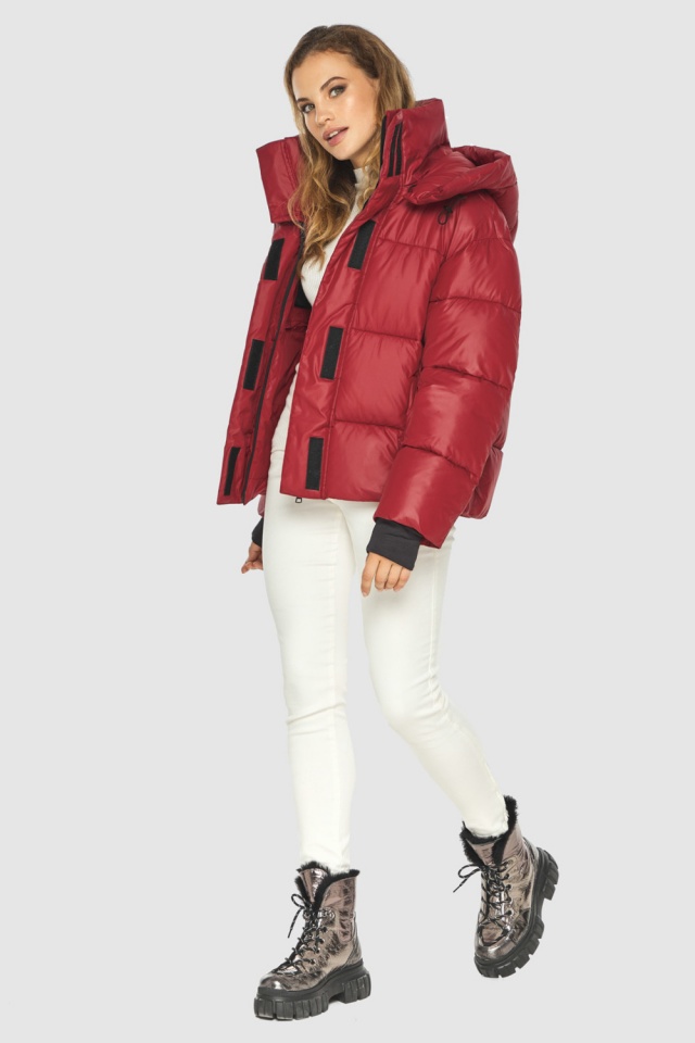 Короткая свободная красная женская куртка осенне-весенняя модель 60085  фото 2