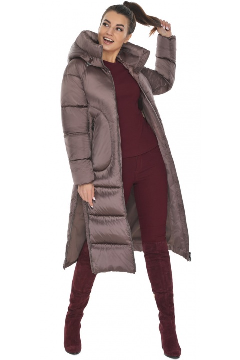 Зимняя женская комфортная куртка цвет сепия модель 57260 Braggart "Angel's Fluff" фото 1