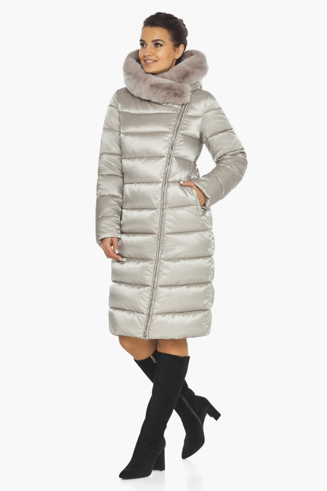 Зимняя куртка женская с карманами цвет перламутровый светло-серый модель 31049 Braggart "Angel's Fluff" фото 2