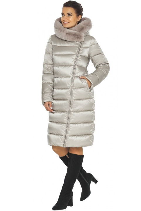 Зимняя куртка женская с карманами цвет перламутровый светло-серый модель 31049 Braggart "Angel's Fluff" фото 1