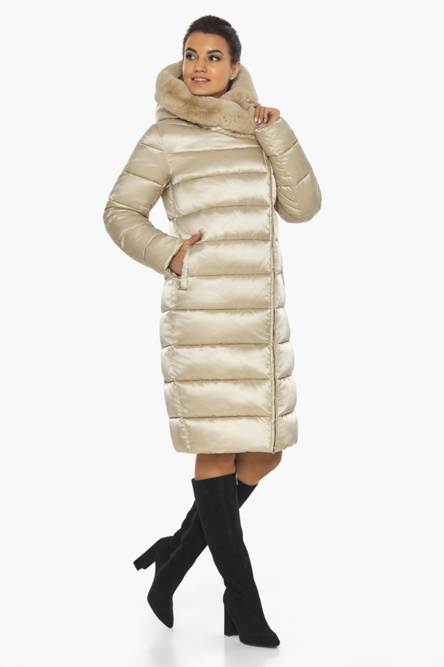 Женская стильная куртка для зимы цвет кварцевый модель 31049 Braggart "Angel's Fluff" фото 2