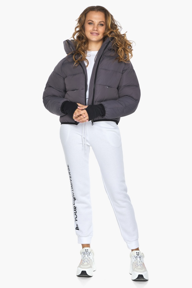 Куртка короткая женская осенне-весенняя графитовая модель 26420 Youth фото 2