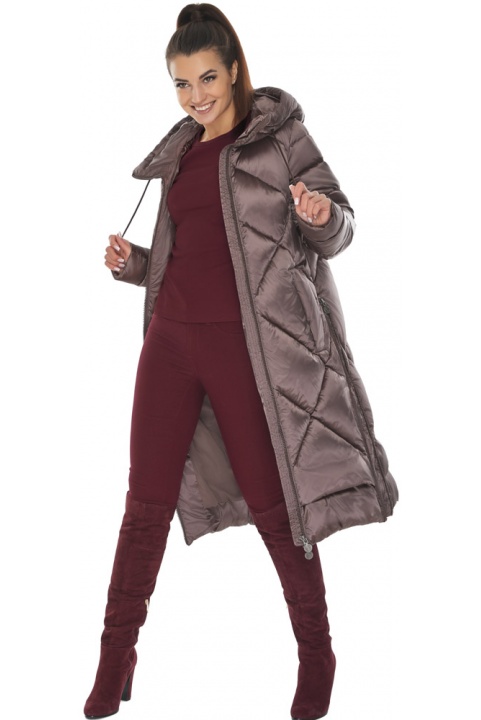 Подовжена жіноча куртка колір сепія модель 51675 Braggart "Angel's Fluff" фото 1