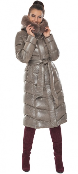 Женская тауповая куртка с пушистой опушкой модель 56586 Braggart "Angel's Fluff" фото 1
