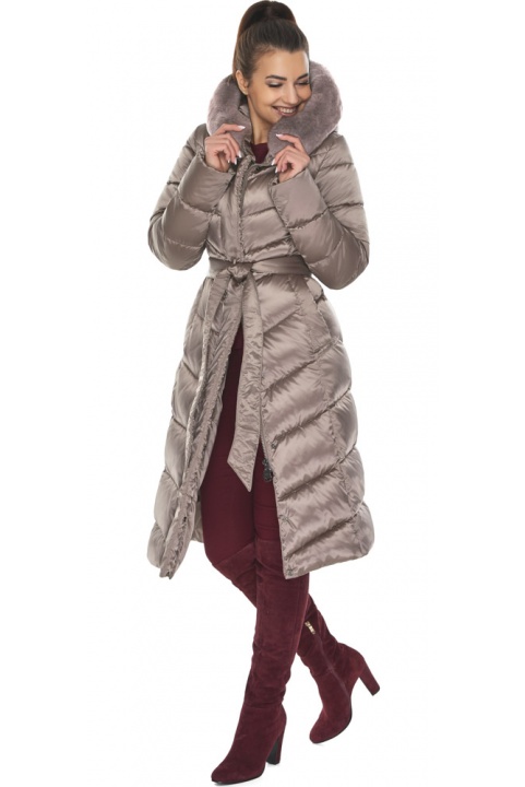 Жіноча курточка елегантна зимова колір аметрин модель 56586 Braggart "Angel's Fluff" фото 1